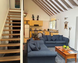 Weeroona Bed And Breakfast - Rye - Living room