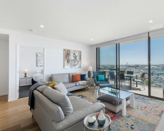 Astra Apartments Newcastle West - Newcastle - Living room