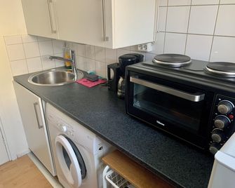 Cozy Small Apartment Just Outside Stockh - Stockholm - Kitchen