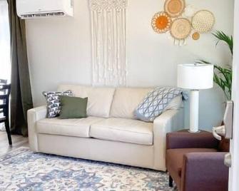 Lazy B Bungalow of Zion E - Hurricane - Pokój dzienny