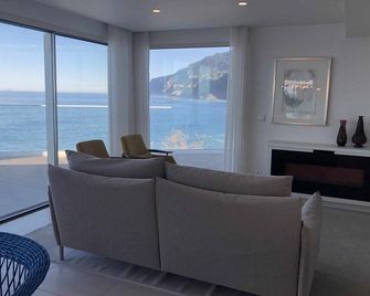 Casa Del Mar- Wonderfull Sea Views & Swimming Pool - Ponta Delgada - Sala de estar