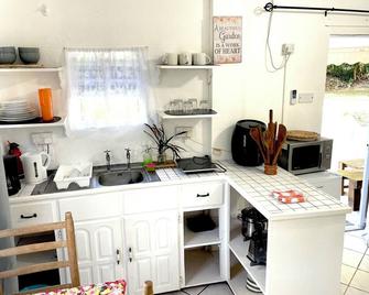 Diamondview Cherry Studio - Soufrière - Kitchen