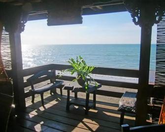 Country Inn Hotel and Restaurant - Santa Ana - Balcony
