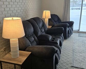 Paradise Falls Motel - Red Lake Falls - Lounge