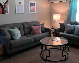 Apt 3 Comfortable and Convenient - Masury - Living room