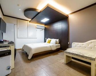 Suncheon Antibes Hotel - Suncheon - Habitación