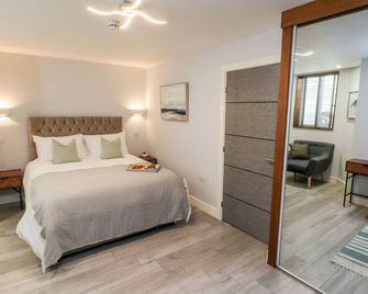 North Bay Retreat - Scarborough - Bedroom