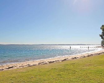 Collendina 3 position and water views - Nelson Bay - Strand