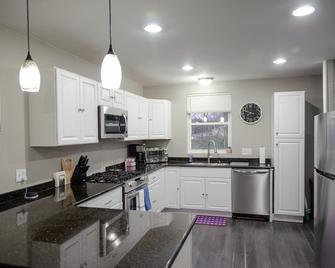 Charming Lancaster Home with Modern Amenities - Lancaster - Kitchen