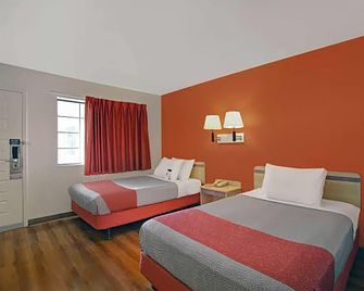 Super 8 by Wyndham Livermore - Livermore - Спальня