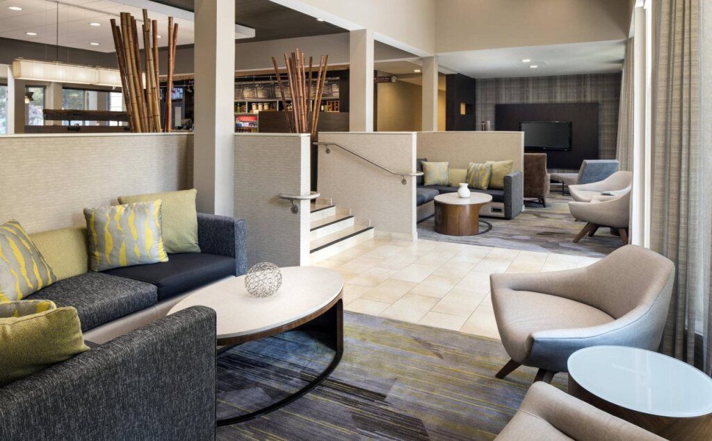 Courtyard by Marriott San Mateo Foster City - Foster City - Sala de estar