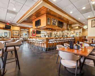 Ramada by Wyndham State College Hotel & Conference Center - State College - Restaurant