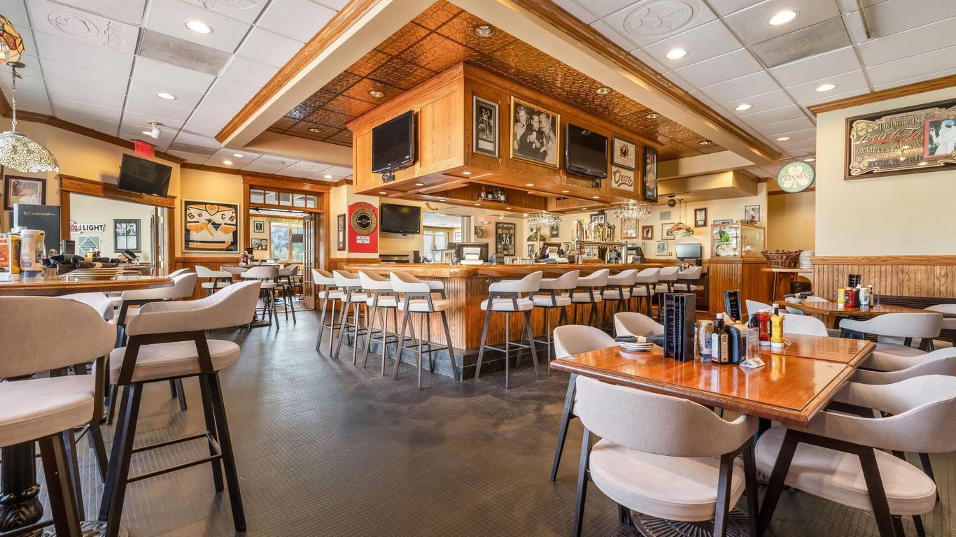 فندق ومركز مؤتمرات رمادا من ويندهام ستيت كوليدج