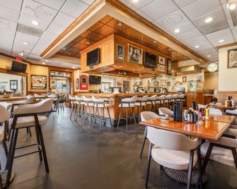 فندق ومركز مؤتمرات رمادا من ويندهام ستيت كوليدج - ستيت كوليج - مطعم