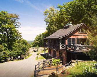 Panoramic Hudson Valley Views at Romantic and Private Mountainside Estate - Beacon - Bangunan