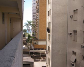Close to tourist attractions and full support during lodging - Santos - Balkon