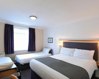 Lea Gate by Greene King Inns - Preston - Bedroom