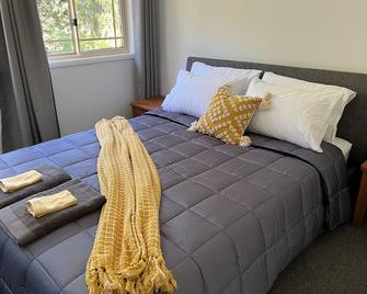 Pet Friendly Yard, Next to Park - Spacious Townhouse - Forest Lake