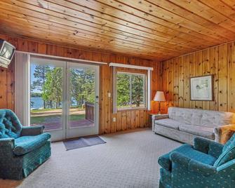 Timberlane Resort Cabin #7 | 2 Bed, 1 Bath - Park Rapids - Living room