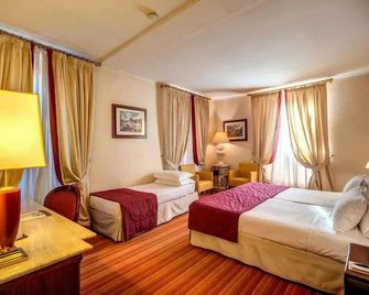 كولونا بالاس هوتل - روما - غرفة نوم