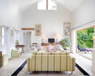Secluded country house gem with swimming pool & tennis court - East Harling - Wohnzimmer