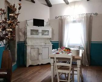 sacrobosco apartment Quercia - Bomarzo - Comedor