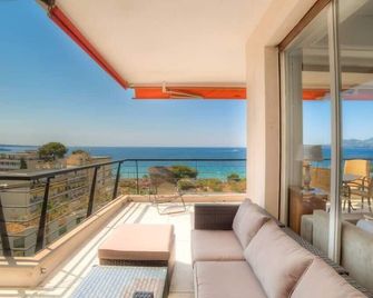 Immogroom- 2 bedrooms -Panoramic Sea view - Huge - كان - شرفة