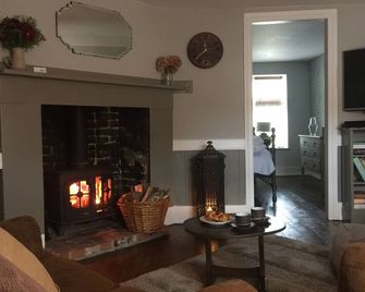 Cozy accommodation in a Listed building with log burners close to Battle - St. Leonards-on-Sea - Living room