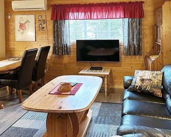 4 person holiday home in Lysøysundet - Brekstad - Sala de estar