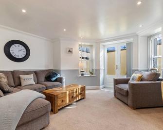 3 South Beach Court - Cosy Seafront Apartment - Tenby - Sala de estar