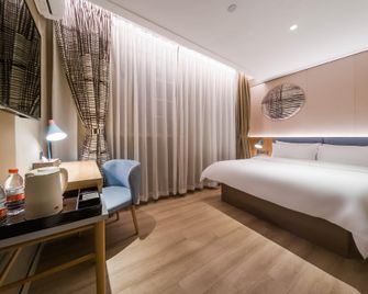 Home Inn Neo Haikou Qilou Old Street People's Park Donghu Road - Haikou - Bedroom