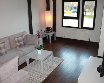 Character cottage for four in beautiful village steeped in history - Baldock - Living room