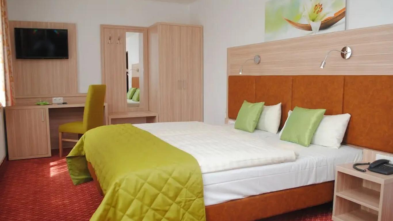 City Hotel