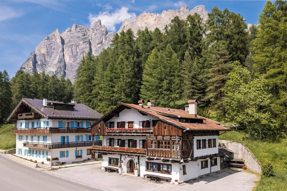 Hotel Al Larin - קורטינה ד'אמפצו - בניין