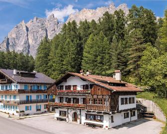 Hotel Al Larin - Cortina d'Ampezzo - Toà nhà