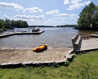 Muskoka Lakeview Cottage - Pier 100 #40 - Port Carling