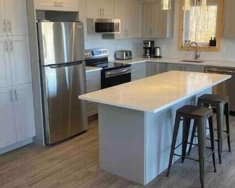 Lakeside Retreat - Cloyne - Kitchen