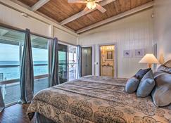 Oceanfront Kona Home with Beach Access and Views! - Kailua-Kona - Schlafzimmer