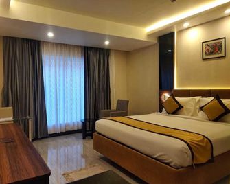 Golden Retreat - Baharampur