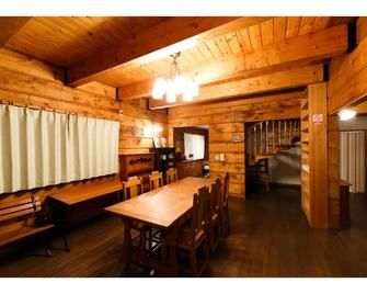 Log House Murmuring - Tsuru - Comedor