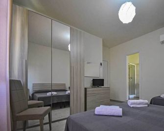 Hotel La Pineta - Marina di Carrara - Schlafzimmer