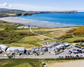 A gorgeous coastal apartment for 4 set above Newport Bay - Newport - Building