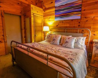 King Romance Cabin on Main St - Blowing Rock - Bedroom