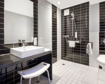 Holiday Inn Express Friedrichshafen By IHG - Friedrichshafen - Bedroom
