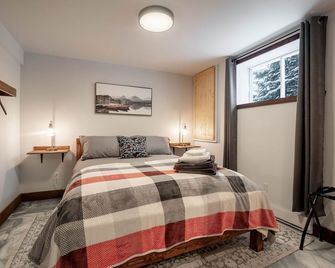 Welcome to Le Vert, our chalet on the edge of the Royal Laurentien Golf Course. - Sainte-Lucie-des-Laurentides - Chambre