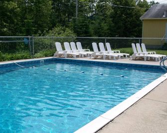 Sunnyside Motel & Cottages - Bar Harbor - Pool