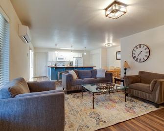 Timber Creek Escape - Sisters - Wohnzimmer
