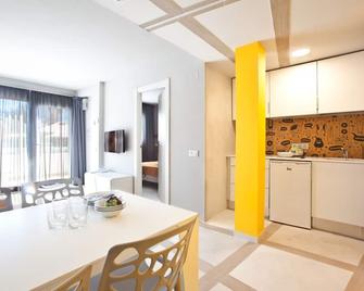Ryans Ibiza Apartments - Only Adults - Ibiza - Dining room