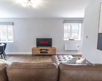 The Charming Redwood Escape, New Forest - Ower - Sala de estar