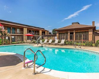 Quality Inn Easton - Easton - Piscina